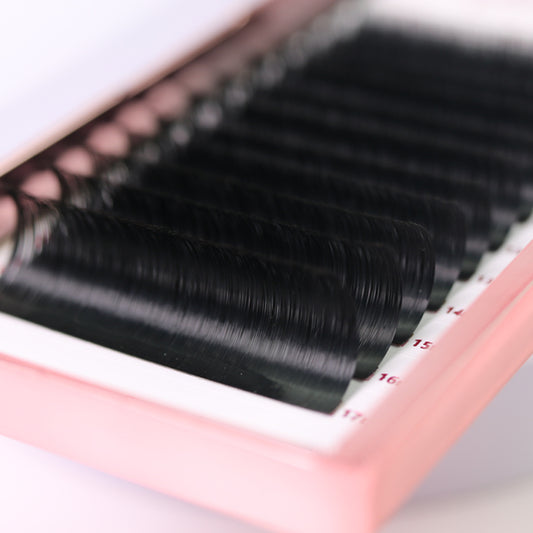 Silk mink eyelash extensions